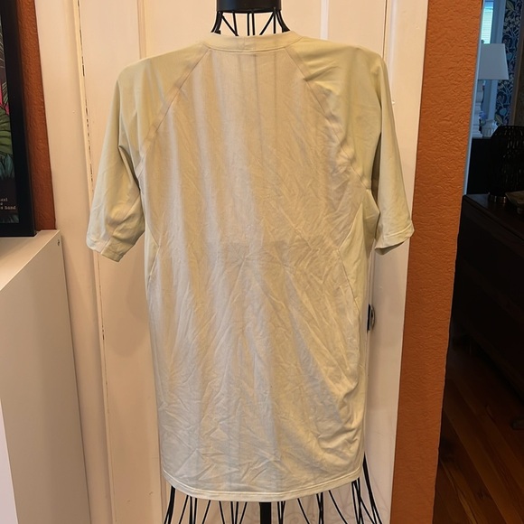 Lululemon Ventilated Hiking Short-Sleeve Shirt-Size L - Picture 3 of 4